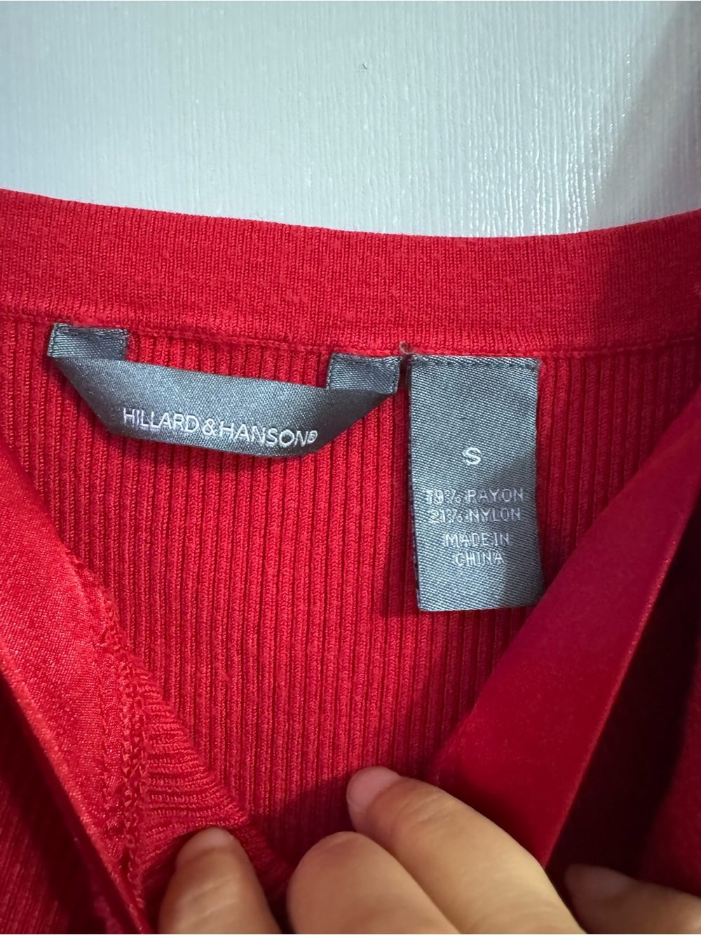 Hillard & Hanson Red Ribbed V-Neck Tank Size Small - Picture 3 of 6